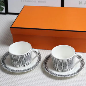 Service à thé en porcelaine fine européenne de haute qualité et à prix compétitif, 2 tasses et soucoupes - Product Image 1