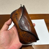 Étui à lunettes vintage rectangulaire en cuir rigide, fabriqué à la main avec des techniques de coloration traditionnelles, en cuir de vachette pleine fleur importé