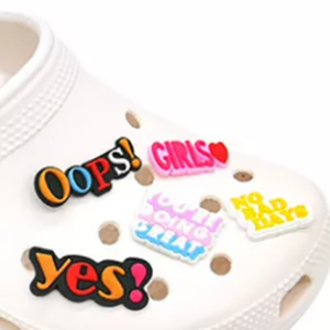 Breloques en acrylique personnalisées sans frais de moule pour chaussures - Product Image 1