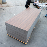 Panel de grano de madera Tablero de carbón negro Hojas de techo de bambú para cabina Hoja UV Panel de pared de PVC WPC