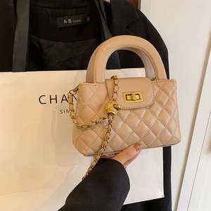 Dropshipping bolso de cadena acolchado de lote pequeño de inspiración francesa 2025 primavera-verano de moda de mano/hombro/bandolera Mini monedero - Product Image 5