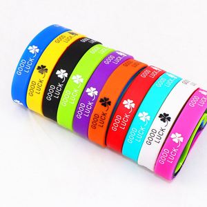 Pulsera Deportiva de Silicona Gruesa Personalizada con Logotipo Grabado y Cierre de Botón Impreso - Product Image 4