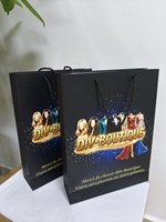 Petit sac vertical en carton blanc/noir 13*19*6cm, recyclable, sérigraphié, verni, promotionnel, avec poignée