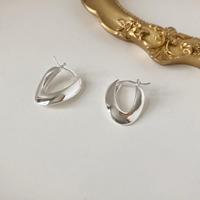 Boucles d'oreilles géométriques en argent sterling 925 Mobius Iris Boucles d'oreilles torsadées creuses plaquées argent Accessoire de mode