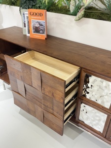 Buffet en bois massif à grande capacité avec panneaux ondulés pour salon et chambre à coucher, meuble de rangement latéral pour la maison - Product Image 4