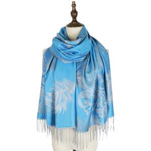 Écharpe en viscose polyvalente Étole en fausse fourrure imprimée de luxe pour l'hiver Enveloppe drapée douce pour la tenue quotidienne et la superposition - Product Image 3