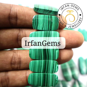 Prix de gros imbattable : Lot de cabochons en malachite assortis, vendus au poids, avec différentes formes et tailles, utilisés pour la fabrication de bijoux. - Product Image 1