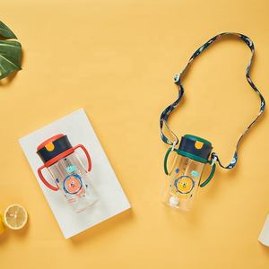 300ml Tritan duplice scopo di paglia tazza di acqua con manico curvo, la gravità di disegno della sfera e <span class=keywords><strong>disegni</strong></span> di cartone - Product Image 2