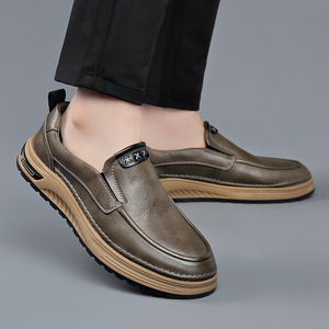 รองเท้าโลฟเฟอร์แบบสวมสำหรับผู้ชาย หนังสีน้ำตาล ส้นเตี้ย รองเท้าลำลอง สีพื้น ดีไซน์ลายเย็บด้าย สวมใส่สบาย เหมาะสำหรับวัยรุ่น - Product Image 3