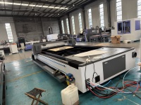 Machine de découpe laser à fibre 6000W CNC pour la découpe de métaux, y compris l'acier inoxydable, l'acier au carbone, le tôle, l'aluminium et le cuivre