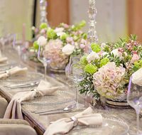 Meilleures ventes Assiettes de présentation de mariage rondes transparentes de 13 pouces avec bordure en perles dorées pour événements Assiette de mariage ronde de 13 pouces