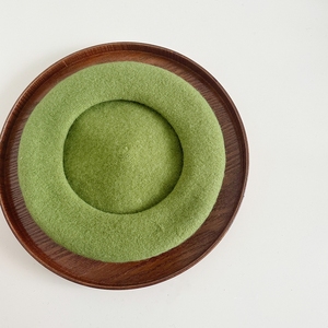 Béret en Laine de Haute Qualité Automne Hiver Chaud Couleur Unie Rétro Niche Vintage Style Artiste Français avec Pompon - Product Image 4