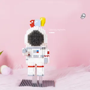 Astronot küçük parçacık yapı taşı bulmaca monte 3D noel hediyesi elmas Mini tuğla Pokemoned figürleri oyuncaklar