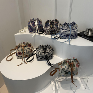 Bolso de hombro de moda para mujer, estilo occidental, con cordón, tipo cubo, versátil, bandolera, diseño moderno - Product Image 1