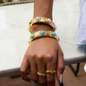Bracelet manchette tendance en alliage de zinc doré avec incrustation de perles, design ouvert, bijoux unisexe - Product Image 3