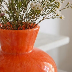 Jarrón Decorativo de Cerámica Naranja con Flores Frescas para Decoración del Hogar, Oficina o Pasillo (12 CM X 16 CM) - Product Image 4