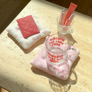 Posavasos/soportes para tazas acolchados con diseño de lazo, tapete cuadrado floral pequeño para mesa, aislante del calor, bandeja de almacenamiento para accesorios de fotografía - Product Image 2