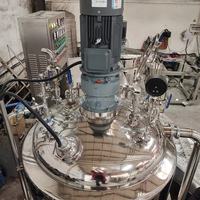 Homogénéisateur mélangeur à cisaillement élevé 100L en acier inoxydable certifié CE avec grattoirs en PTFE pour le traitement automatique des liquides alimentaires