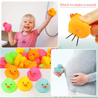 En gros, mini canards en caoutchouc jaunes, petits canards couineurs flottants pour piscine, jouets de bain pour bébé, cadeaux pour enfants et faveurs de fête