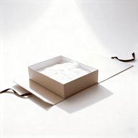 Boîte en papier rigide personnalisée en carton avec logo imprimé non ferreux de haute qualité Boîte d'emballage cadeau beige avec ruban pour cadeaux de qualité supérieure
