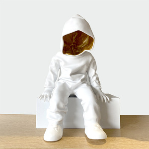 Scultura Astratta Moderna di Lusso Leggero: Ragazzo Misterioso per Ingresso Ufficio, Hall o Regalo d'Arte - Product Image 3