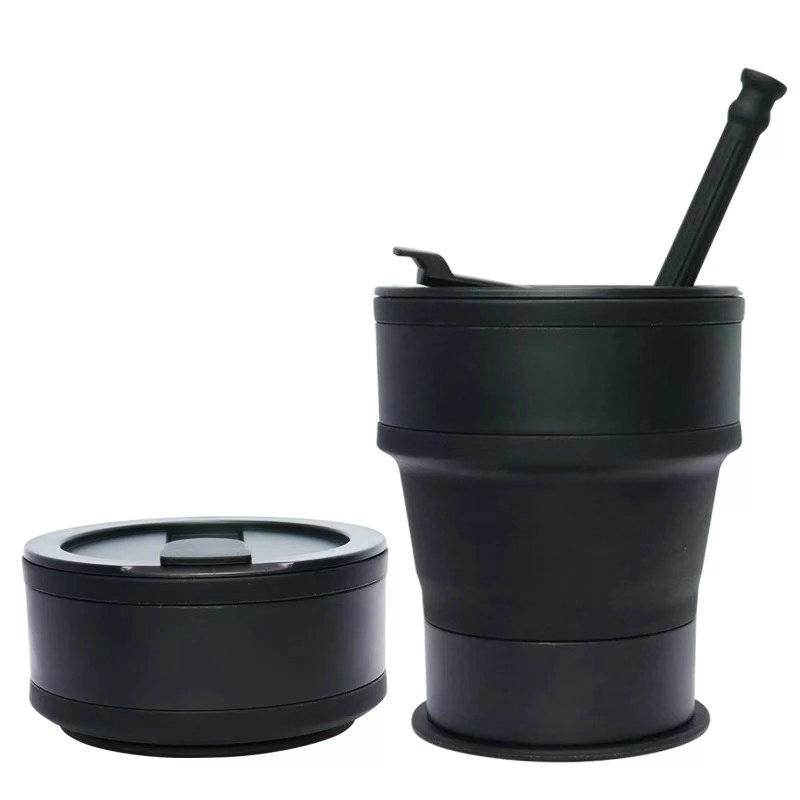 Gobelet en silicone avec paille