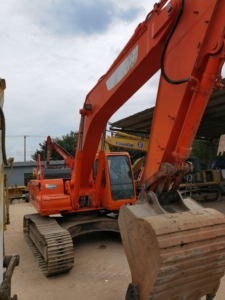 Excavatrice sur chenilles Doosan DH300-7 d'occasion, modèle 2022, 30 tonnes, excellent état, pompe hydraulique et engrenages testés et inspectés - Product Image 1
