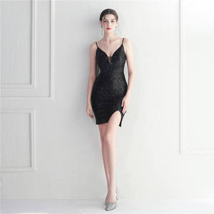 Robe Courte Sexy pour Femmes Rondes avec Bretelles Perlées Brillantes et Détails Faits Main sur les Épaules, Effet Enveloppant sur les Hanches - Product Image 2