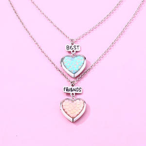 Prix d'usine vente en gros paillettes coeur médaillon pendentif colliers <span class=keywords><strong>pour</strong></span> hommes meilleur ami - Product Image 4