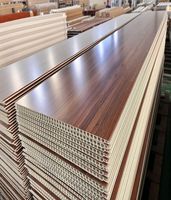 Panel de techo de PVC impermeable de alto brillo Diseño de azulejo de espejo colorido Hojas de plástico de gran precio para techos interiores