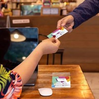 Porte-cartes de visite en acrylique transparent, support de téléphone de bureau 2-en-1 et présentoir de cartes de visite pour bureau, personnalisation OEM disponible