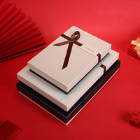 Boîtes cadeaux rigides de luxe personnalisées avec ruban et boucle en forme de cœur, boîtes d'emballage en papier couleur avec logo, vente en gros
