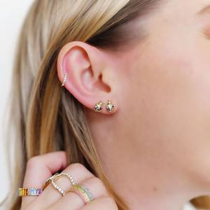 Bonitos y delicados pendientes de plata de ley 925 con forma de insecto y circonita chapados en oro de 18K - Product Image 2