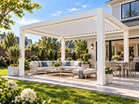 Weiße Aluminium-Gartenlaube mit Motorisierten Verstellbaren Lamellen und Windschutz für Außenbereich, Garten und Villa