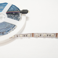 Bande lumineuse LED RGB SMD5050 60 LED/mètre DC 12V pour usage intérieur, indice de protection IP20
