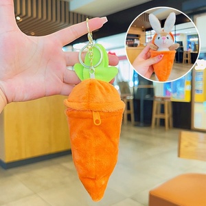 Llaveros de peluche al por mayor: conejo zanahoria transformable, juguete de peluche suave y colgante para llavero - Product Image 2