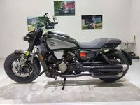Moto de rue QJMOTOR Flash 600 V4 à essence, 600 cm³, quatre cylindres, 6 vitesses, vitesse maximale de 200 km/h