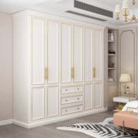 Armoire Moderne Minimaliste Blanche avec Poignées Dorées Grande Capacité pour Chambre à Coucher avec Tiroirs et Portes pour la Maison