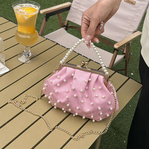 2023新款时尚网红串珠铆钉外壳女式斜挎包，带拉链封口和聚酯衬里 - Product Image 3