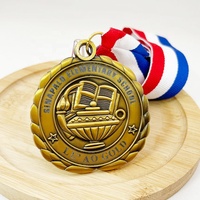 Médaille d'or de champion d'école de conception 3D de logo personnalisé de fabricant avec le ruban médailles et trophées d'honneur de jeux de sports d'étudiants