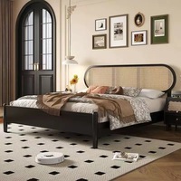 Lit double de style nordique rétro, design minimaliste moderne en chêne et hêtre, design du milieu du siècle pour l'ameublement de la maison