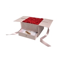 Nouvelle arrivée Boîte cadeau carrée à fleurs Article unique Boîte à fleurs à double ouverture Tiroir Boîte cadeau pour demoiselle d'honneur Anniversaire
