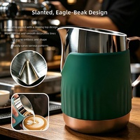 Pichet à Latte Art en Acier Inoxydable 304, Tasse à Mousse de Lait avec Bec Incliné en Silicone Résistant à la Chaleur, Outil de Café Spécialisé Minimaliste