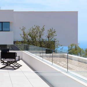 Balustrade en verre sans cadre avec profilé en U en aluminium pour balcon <span class=keywords><strong>de</strong></span> villa moderne, <span class=keywords><strong>terrasse</strong></span> <span class=keywords><strong>de</strong></span> centre commercial, <span class=keywords><strong>terrasse</strong></span> sur le toit, barrière <span class=keywords><strong>de</strong></span> sécurité extérieure - Product Image 1
