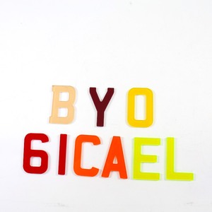 Placa acrílica delantera y trasera fibra de carbono 4D letra acrílica 3D 4D letra amarilla placa de matrícula de coche europea - Product Image 2