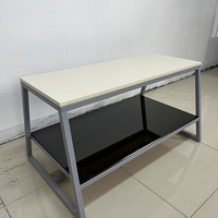 Table de présentation à double niveau avec éclairage LED de style industriel pour la présentation de vêtements en magasin, avec taille personnalisable