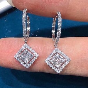Orecchini Pendenti Vintage con Cristalli Pavé per Donne, Eleganti Accessori per Ufficio e Uso Quotidiano - Product Image 3