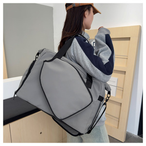 Sac de sport unisexe RUIQUWIN en tissu Oxford 20-35L léger avec fermeture éclair, pour activités de plein air, rangement de raquettes, séparation sec/humide, durable pour la natation - Product Image 2