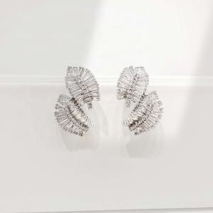 Pendientes de plata de ley 925 al por mayor, diseño occidental, alta calidad, delicados, con circonita baguette, geométricos, para mujer. - Product Image 1