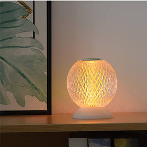 Nuevo diseño creativo bola de cristal recargable habitación dormitorio Luna atmósfera LED pequeña Luz de noche - Product Image 1